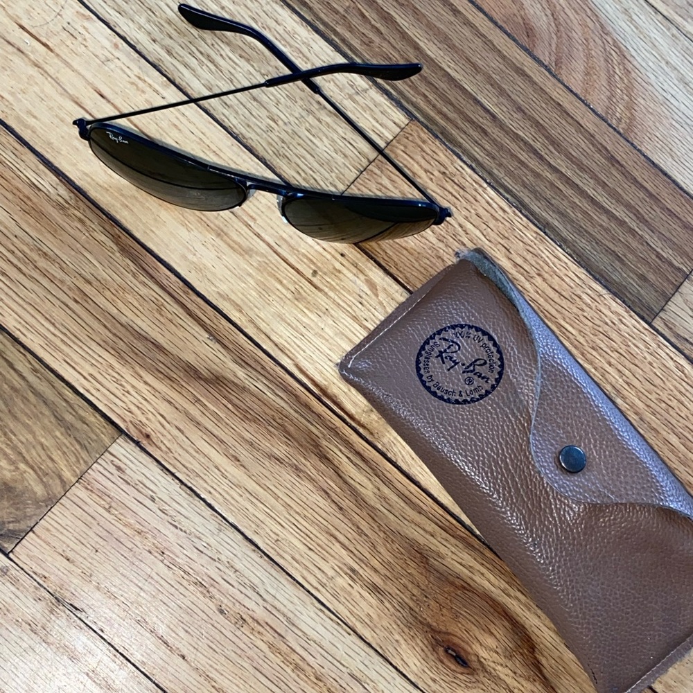 Ray-Ban Aviators - image 4